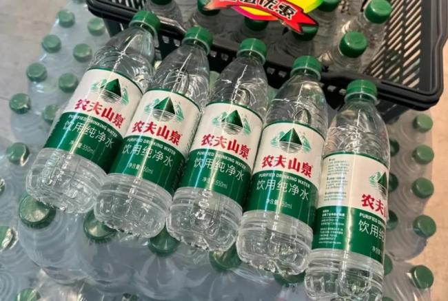 被华润怡宝“硬控”的纯净水赛道，农夫山泉和元气森林为何都在疯狂涌入？