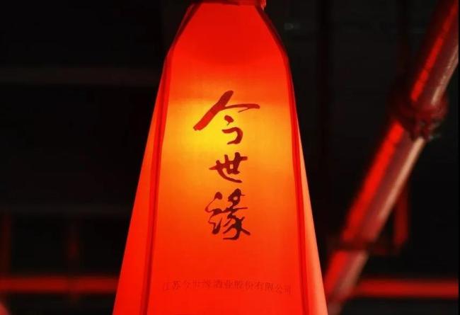 白酒业，攻守分化